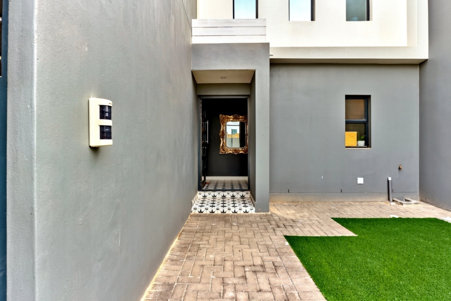 To Let 3 Bedroom Property for Rent in Sandown Western Cape